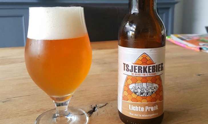 Tsjerkebier Lichte Preek Blond fles en glas